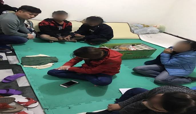 警方指控台北市回族生活扶助協會涉嫌剝削逃逸移工,衝進救出10餘名印尼籍移工。記者...