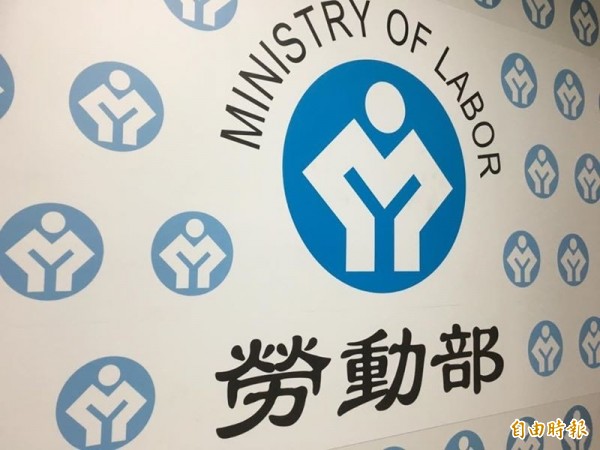 勞動部近日大動作宣布，將修改攸關外國勞工在台工作權益的《就業服務法》中15條的條文。（記者吳柏緯攝）